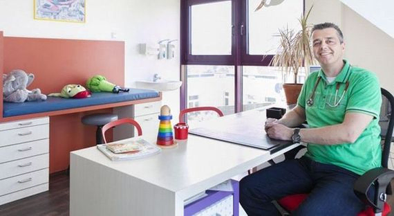 Marcel Schein Facharzt für Kinder- und Jugendmedizin – In der Kinderarztpraxis Marcel Schein, Ihrem Facharzt für Kinder- und Jugendmedizin in Düren, kümmern wir uns um die Gesundheit und das Wohlbefinden von Kindern und Jugendlichen bis zum 18. Lebensjahr. Ihre Kinder liegen uns am Herzen, und wir setzen alles daran, sie bestmöglich zu betreuen. Vereinbaren Sie direkt einen Termin – wir freuen uns auf Sie!